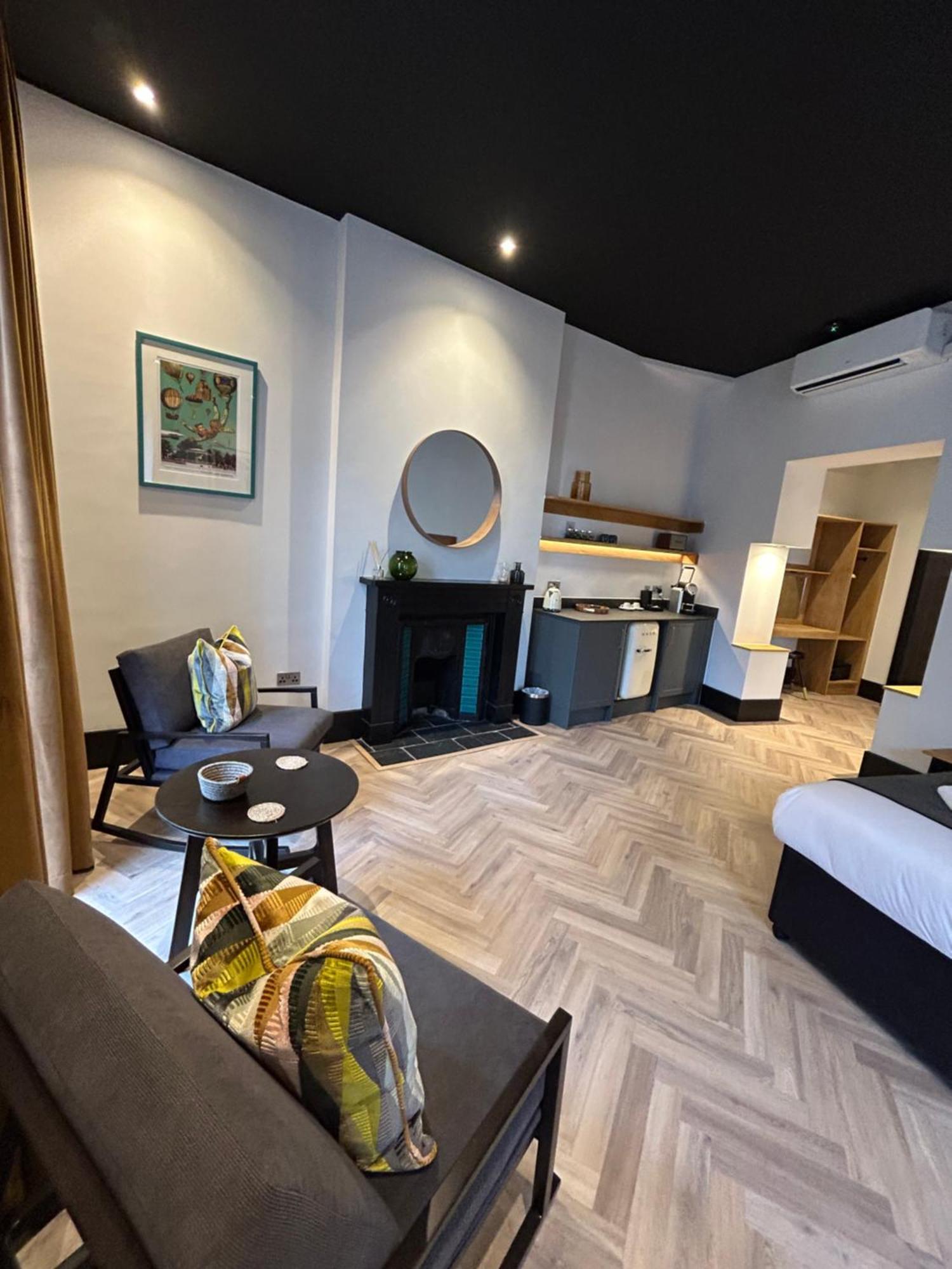 Crescent Place By Mansley เชลเทนแฮม ภายนอก รูปภาพ